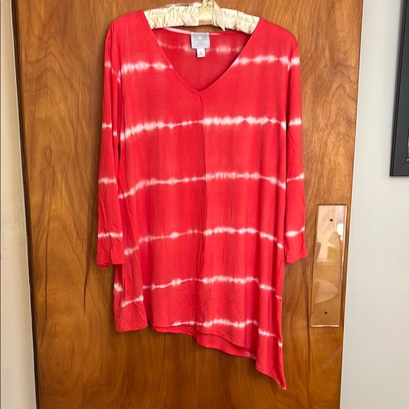 Sunday Tops - Orange Tie-Dye V-Neck Women's Top XL 3/4 Length Sleeve A symmetrical hem line.